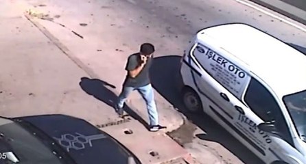 Babasını vurmak isterken araya giren şahsı öldürüp kaçtı