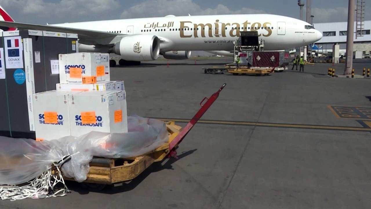 أفغانستان تتلقى من فرنسا 144 ألف جرعة من لقاح أسترازينيكا المضاد لكوفيد-19