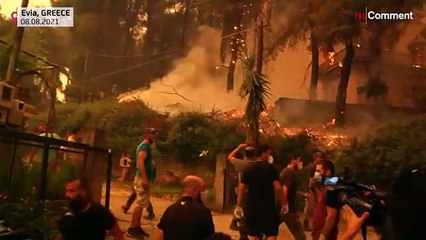 Pefki threatened as enormous blaze devours forests