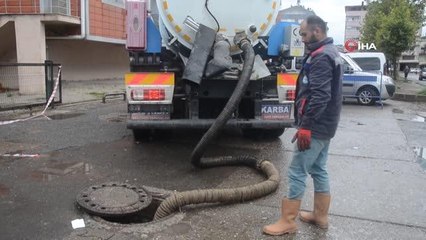 Şiddetli yağmur sonrası pazar yerinde çalışmalar devam ediyor