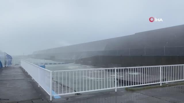 Japonya'yı Lupit tayfunu vurdu: 300 bin kişiye tahliye, uçuşlar iptal edildi