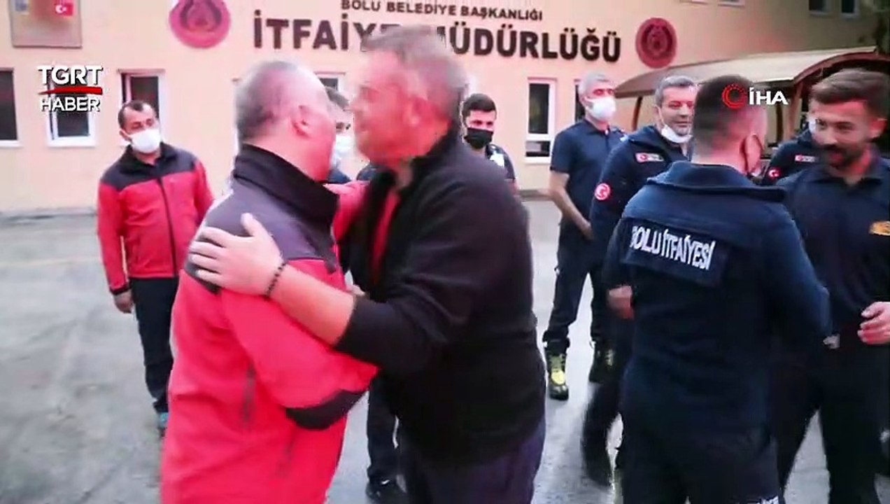 İtfaiye Erleri Alkışlarla Karşılandı: Alev Savaşçıları Evlerine Döndü!
