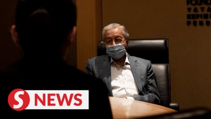 Dr M, Mukhriz give statements to cops over Dataran Merdeka gathering
