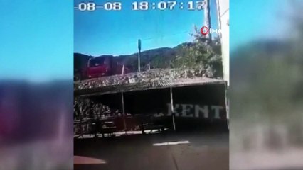 Otobüs sürücüsünü ilk iş gününde silahla yaralayıp yerde böyle darp ettiler