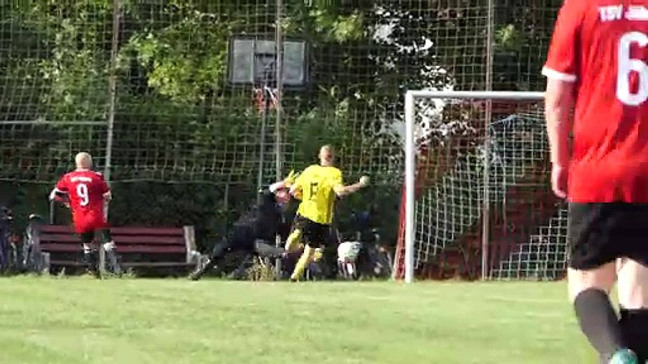 Das 2:4 für den TSV Jühnde gegen Dransfeld durch Daniel Beister