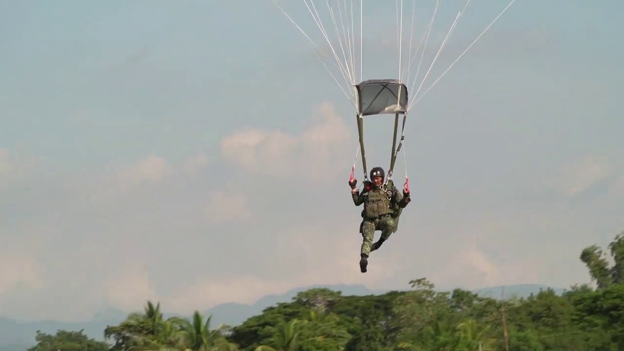 US Marines & AFP Conduct Jump Operations During Exercise