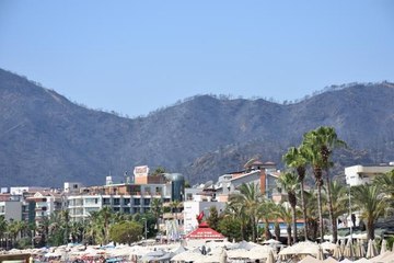 Marmaris'te yanan ormanlık alanların görüntüleri yaşanan tehlikenin büyüklüğünü gösteriyor