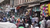 - Karaçi'de halk, 9 günlük sokağa çıkma yasağı sonrası marketlere akın etti