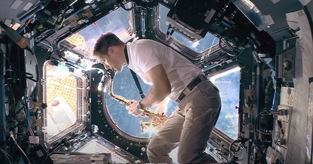 Paris 2024 : depuis l'espace, Thomas Pesquet interprète la Marseillaise au saxophone