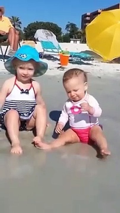 Funny_Baby_Videos_playing_#_Short(480p)
