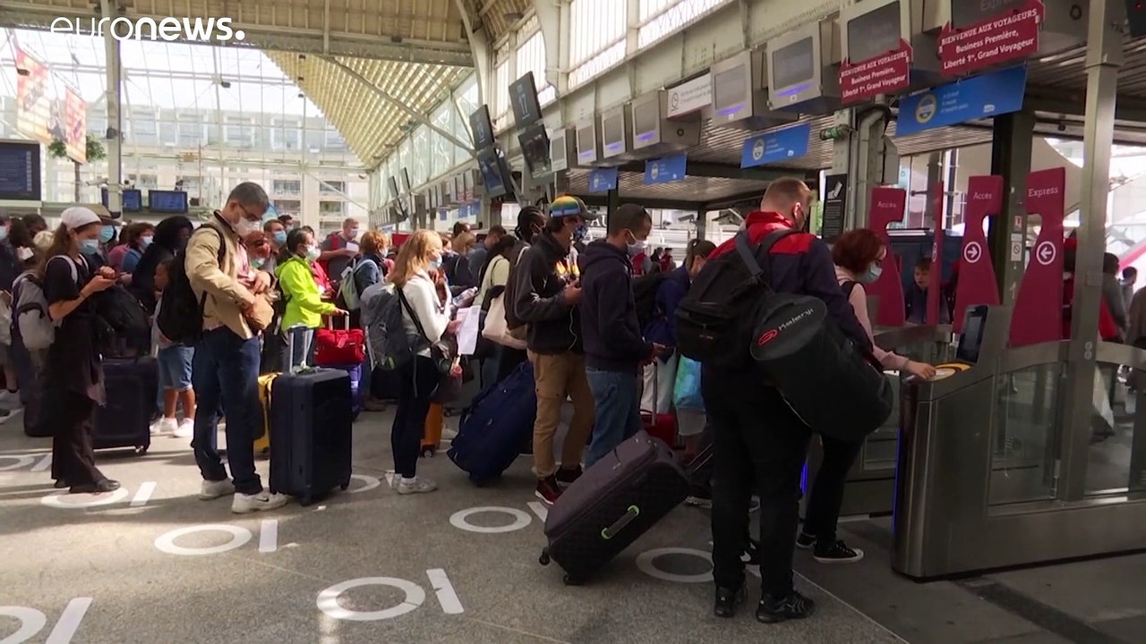 Le pass sanitaire fait son irruption à l'entrée des bars, restaurants, trains et hôpitaux