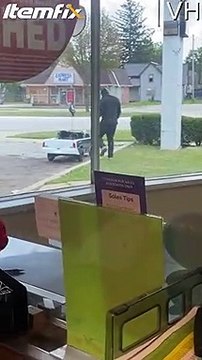 Conduire la plus petite voiture du monde mais avec classe