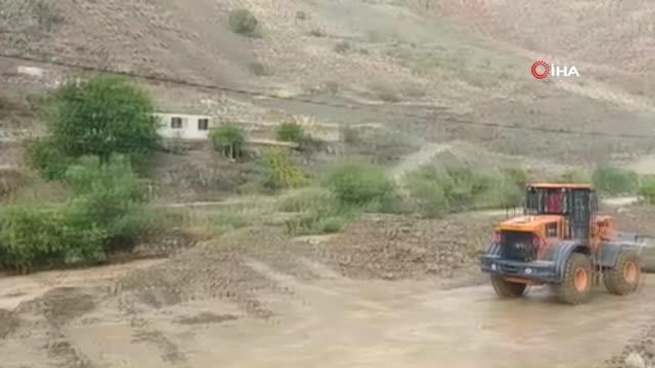 Artvin-Erzurum kara yolu heyelan nedeniyle ulaşıma kapandı