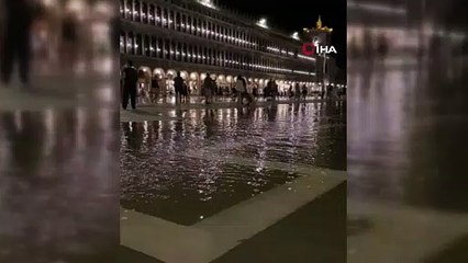 Venedik'in ünlü Piazza San Marco Meydanı’nı su bastı
