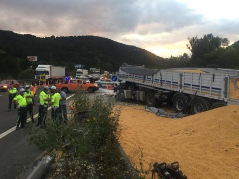 Anadolu Otoyolu'nda zincirleme trafik kazası: 1 ölü, 1 yaralı