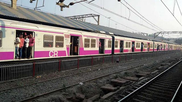 Fully vaccinated people allowed in Mumbai Local From Aug 15