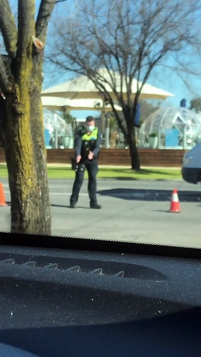 Dancing Cop Entertains Aussie Drivers During Lockdown