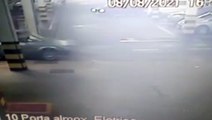 Vídeo mostra ladrão saindo com veículo Uno furtado em supermercado no Bairro Floresta