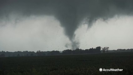 Tornado takes a spin through rural Illinois