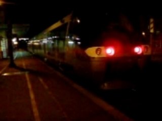 Arrivée et départ d'un X76500 à Bernay