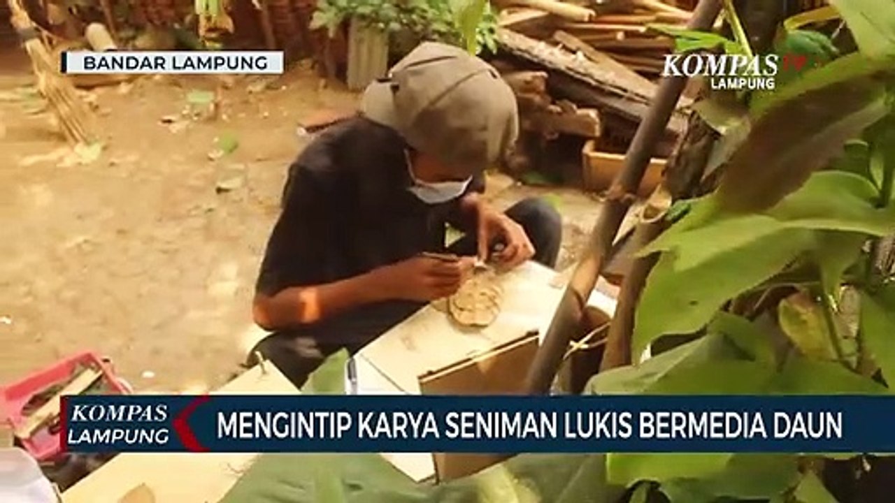 Mengintip Karya Seniman Lukis Bermedia Daun