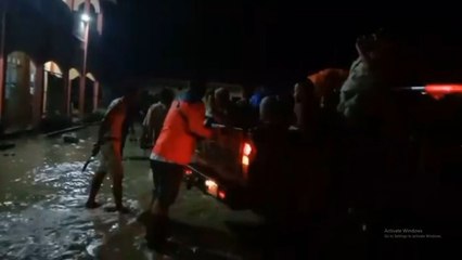 Puluhan Santri di Rangkasbitung Dievakuasi Akibat Ponpres Terendam Banjir