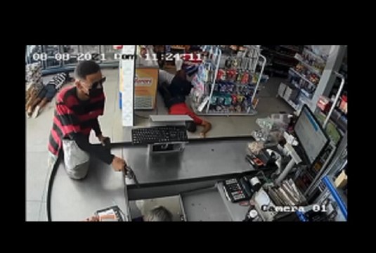 Em Sousa, dupla vestida de uniforme esportivo e usando moto sem placa, assalta mercadinho