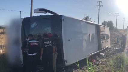 Uşak'ta yolcu otobüsünün devrilmesi sonucu ilk belirlemelere göre 30 kişi yaralandı