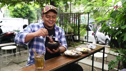 Menggoyang Lidah! Ini Dia Nasi Goreng Kaya Rempah Berwadah Batok Kelapa