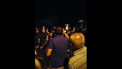 Akbelen'deki orman nöbetine jandarma müdahalesi; köylüler geceyi jandarma bariyerinin önünde geçirdi