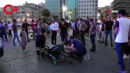 Taksim Meydanı’nda yere yığılan kalp hastası gence yurttaşlar müdahale etti