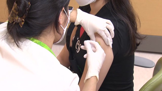 [뉴스큐] 4차 대유행 복병 '백신'...접종기간 연장, 문제 없나? / YTN