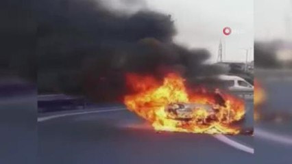 Basakşehir'de seyir halinde olan otomobil alev topuna döndü