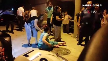 Dikiş makinesinden rahatsız oldu, polisin gözü önünde komşusunu öldürdü