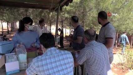 Camilerde yapılan anonslar işe yaradı, aşı olmak için sıraya girdiler