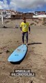 Omar Sánchez enseña a Alejandro Albalá a hacer surf en Canarias