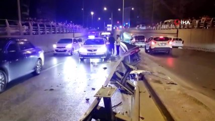 Alkolü ve ehliyetsiz sürücünün kullandığı otomobil bariyerleri yerinden söktü