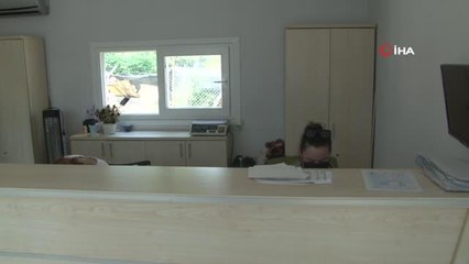 Ofiste otururken çatıdan giren mermi şok etti