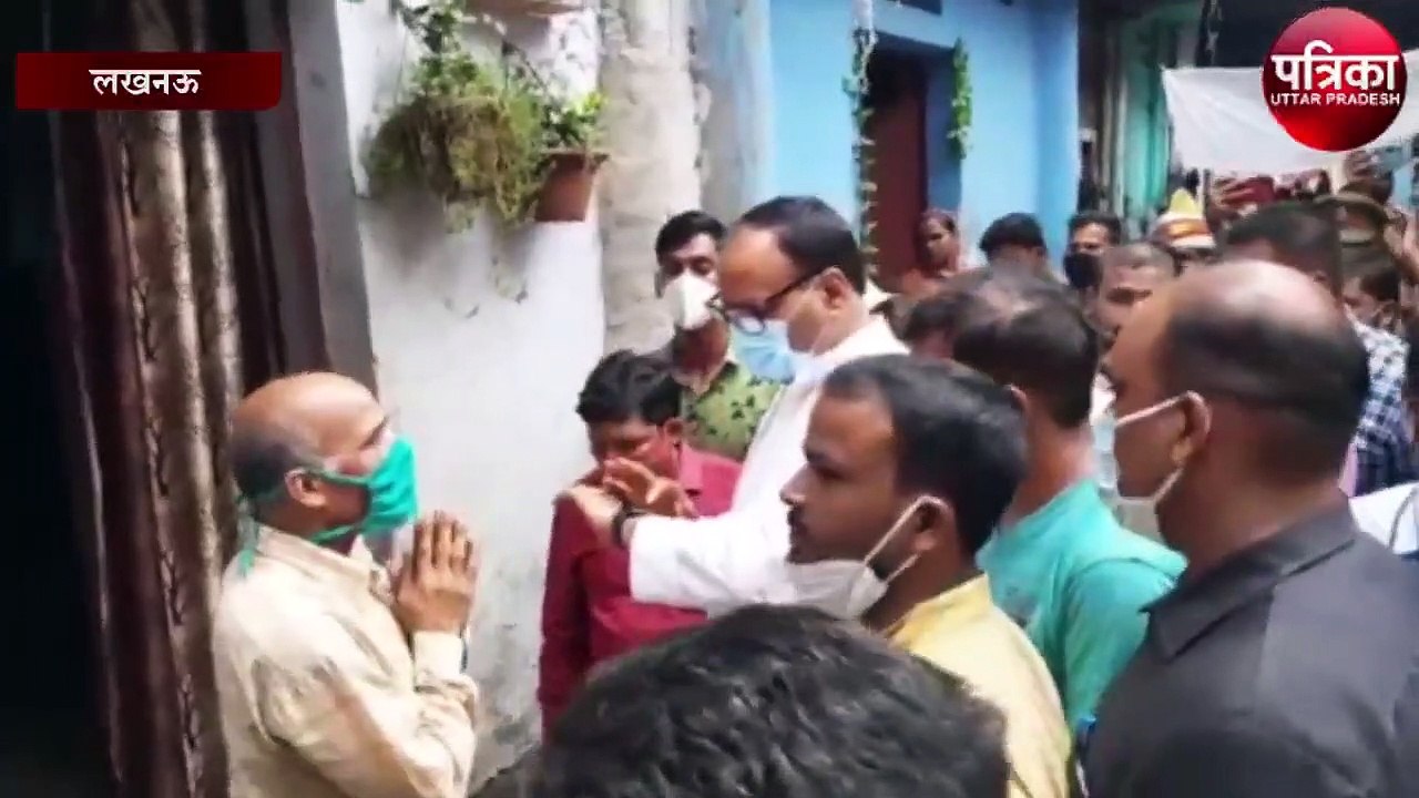 बालू अड्डे पहुंचे मंत्री बृजेश पाठक, जोड़े हाथ और फिर...