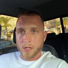 El hijo de Tom Hanks niega la pandemia y las vacunas y la lía con su loco vídeo