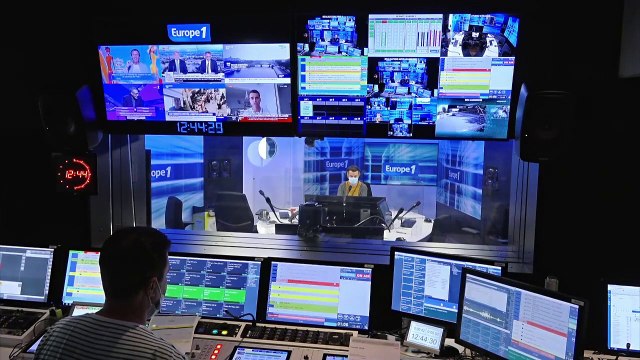 Moi, je prends la plus kitsch : le succès des cartes postales chez les jeunes