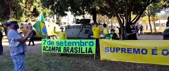 Apoiadores do governo acampam em frente ao Ministério da Defesa