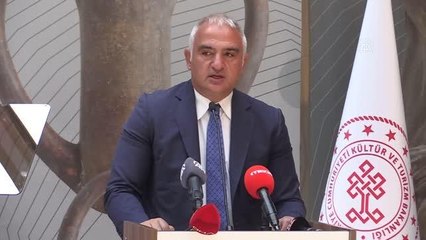 ÇANAKKALE - Kültür ve Turizm Bakanı Ersoy, Gökçeada'daki tarihi kiliselerden çalınan ikonaların teslim töreninde konuştu (1)