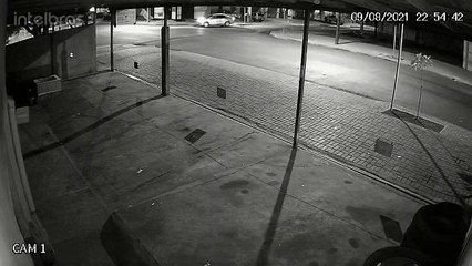 Câmera mostra colisão entre motos no Bairro Floresta