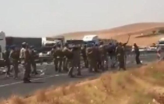 Son dakika haberleri... 'ELEKTRİK KESİNTİSİ' PROTESTOSUNDA JANDARMAYA TAŞ ATAN 2 KİŞİYE GÖZALTI