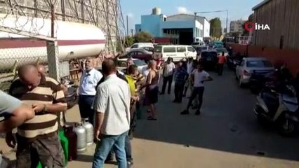Lübnan'da halk, gaz almak için metrelerce kuyruklar oluşturdu