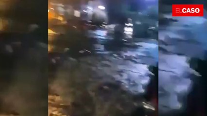 Atrapados en un ascensor hasta el cuello de agua en EEUU