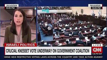 Pivô da CNN é interrompida por grupo a cantar a capella na CornualhaELSA PEREIRA