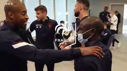 Jogadores do Chelsea chegam ao estágio de França