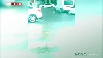 Elektrik direğine yıldırım düştü